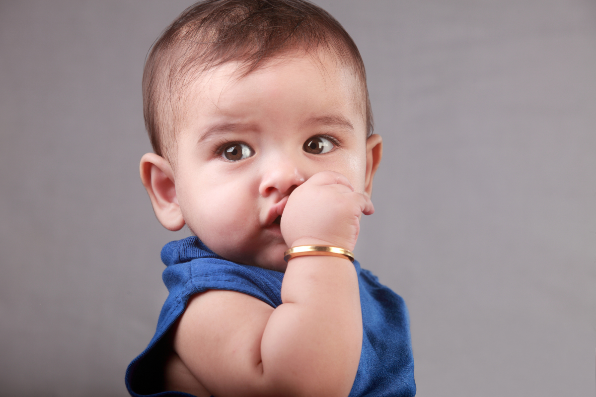 bebeklerde parmak emmek