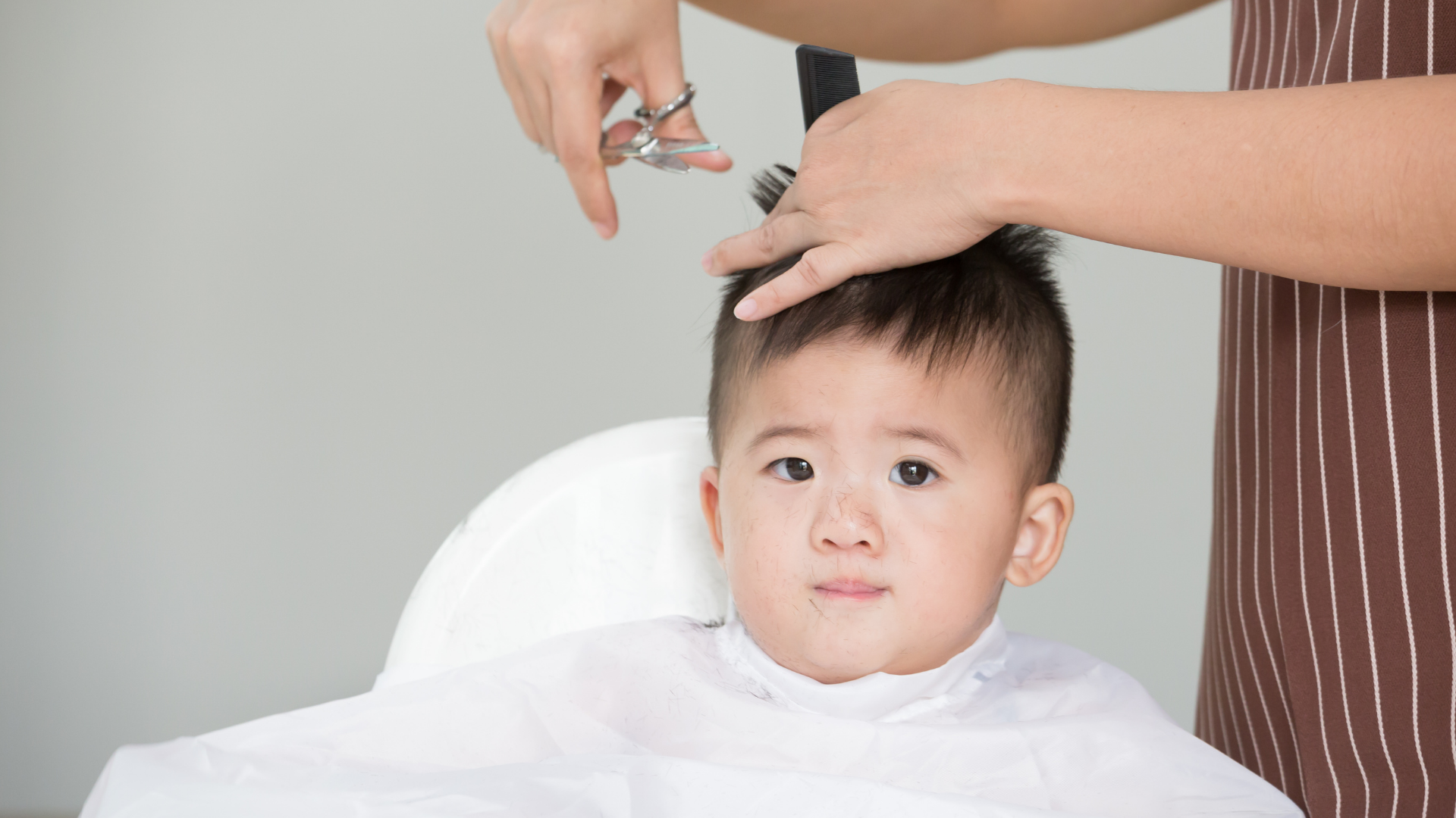 Yeni Doğan Bebeğin Saçı Nasıl Kesilir