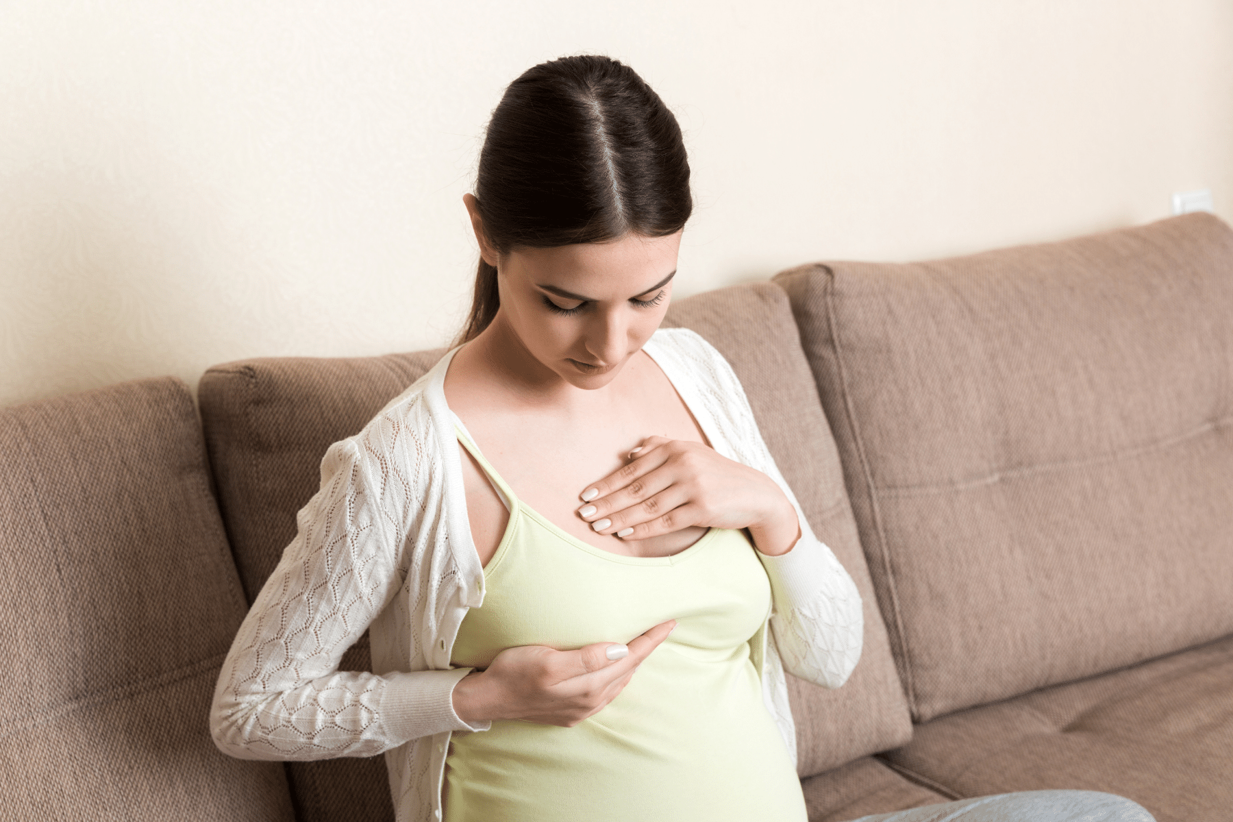 Göğüs Ağrısı Hamilelik Belirtisi mi