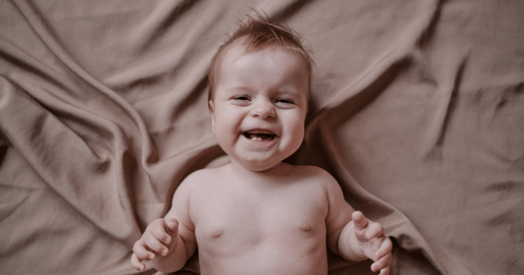 bebekler ne zaman gülmeye başlar?