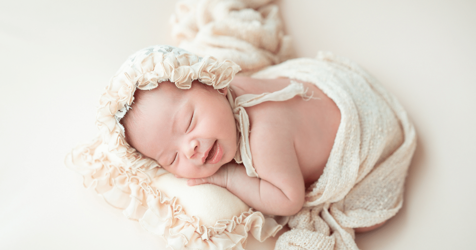 bebekler uyurken neden güler?