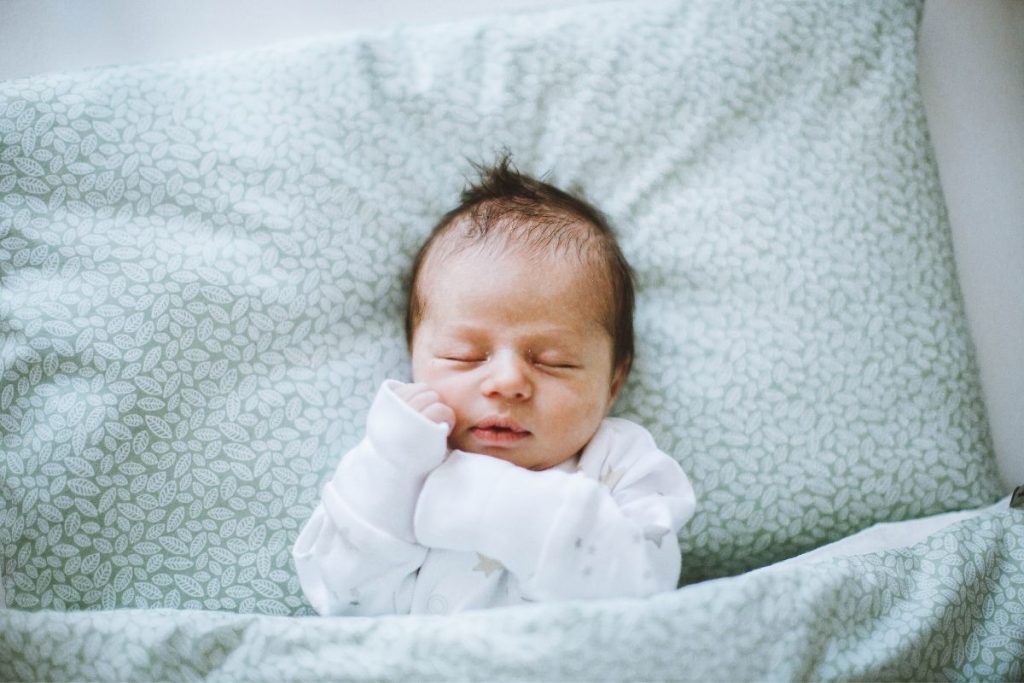 bebeklerde yastık kullanımı nasıl olmalı?